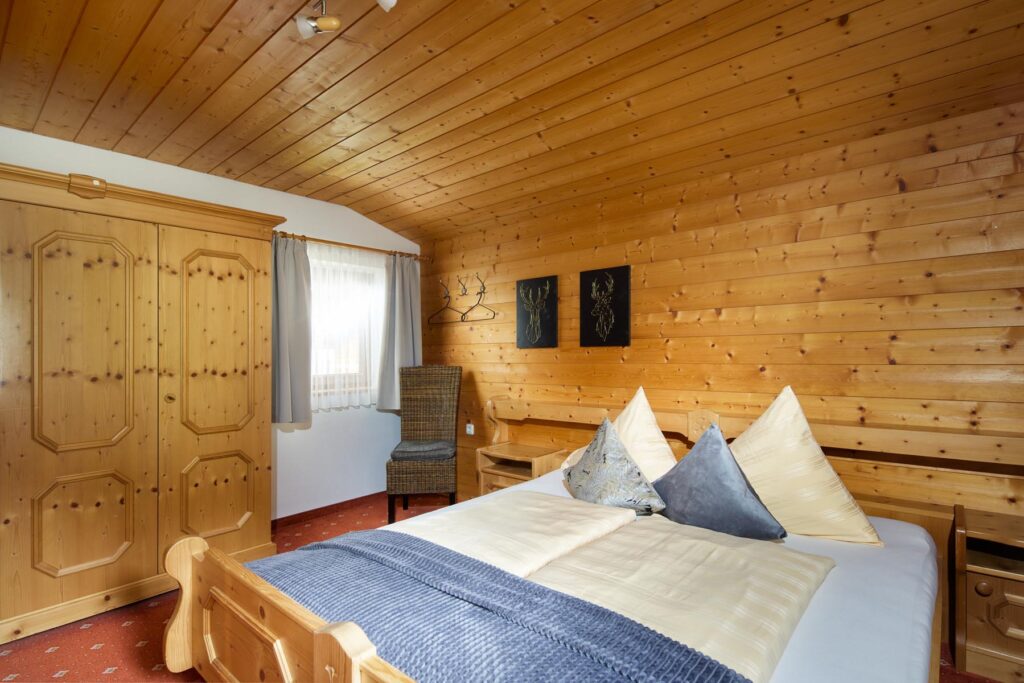 Schlafzimmer Alpenblühn Appartements Tschagguns