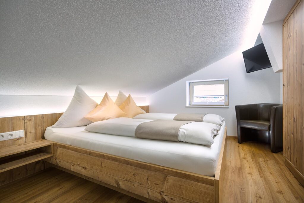 Schlafzimmer Appartements Alpenblühn Gortipohl